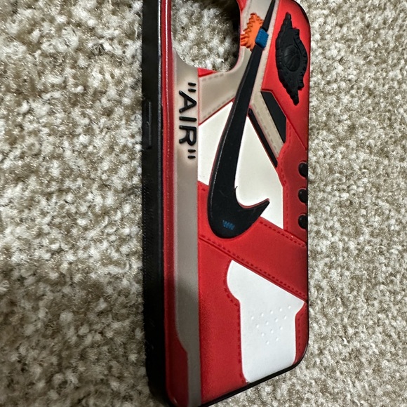 iPhone 13 case - Picture 3 of 3